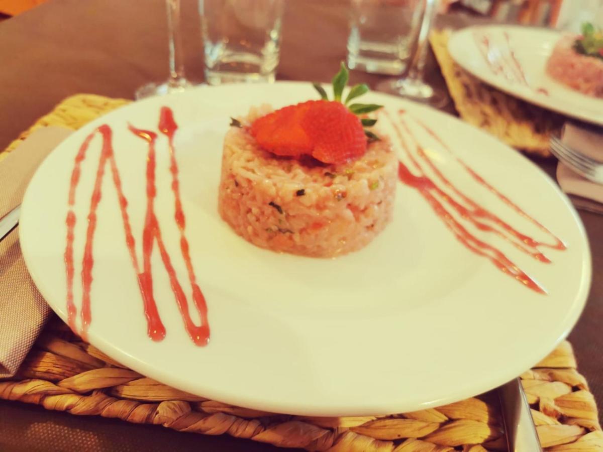 Hotel L'Escala كولرا المظهر الخارجي الصورة