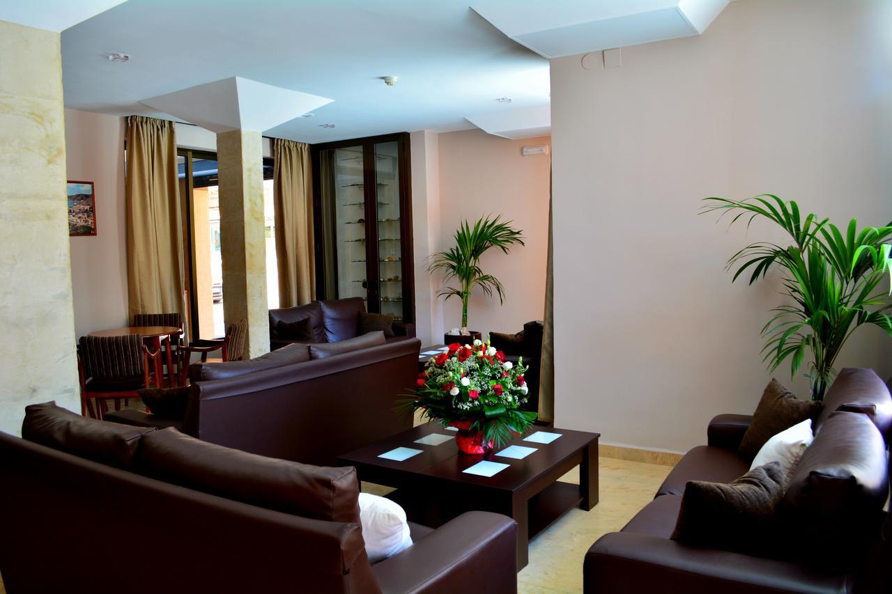 Hotel L'Escala كولرا المظهر الخارجي الصورة